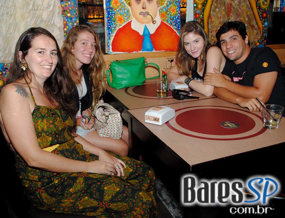 Armazém Piola ofereceu no domingo cardápio variado de petiscos e bebidas Armazém Piola ofereceu no domingo cardápio variado de petiscos e bebidas