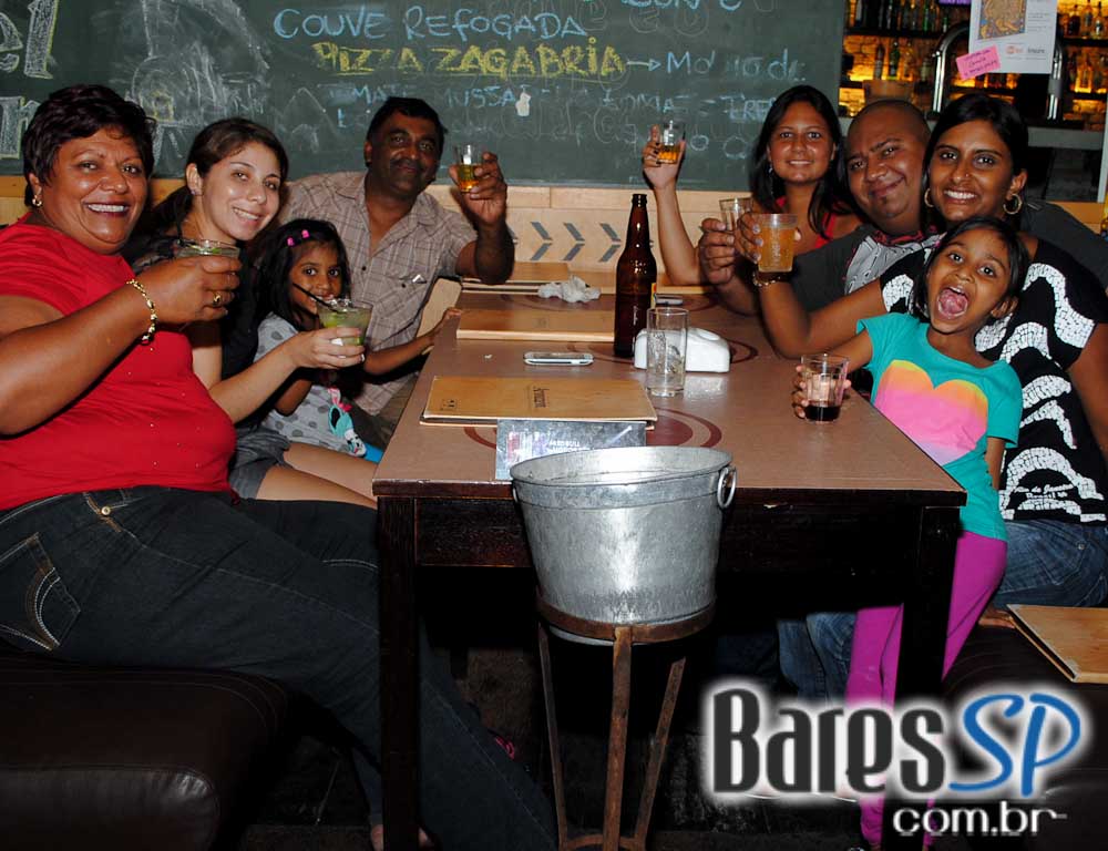 Armazém Piola ofereceu no domingo cardápio variado de petiscos e bebidas Armazém Piola ofereceu no domingo cardápio variado de petiscos e bebidas