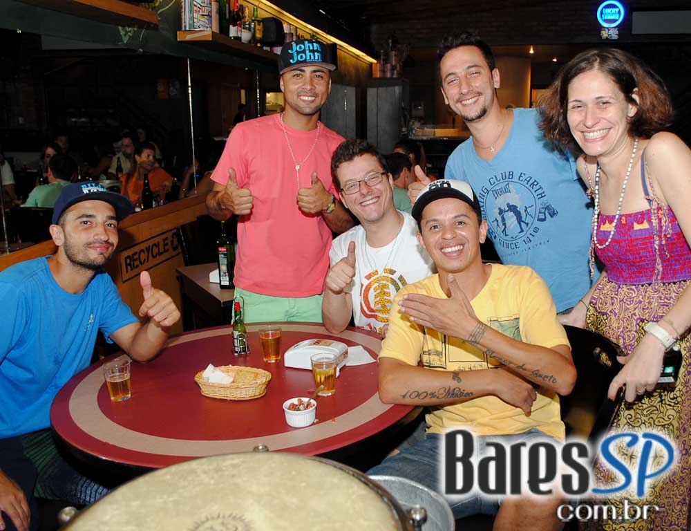 Armazém Piola ofereceu no domingo cardápio variado de petiscos e bebidas Armazém Piola ofereceu no domingo cardápio variado de petiscos e bebidas