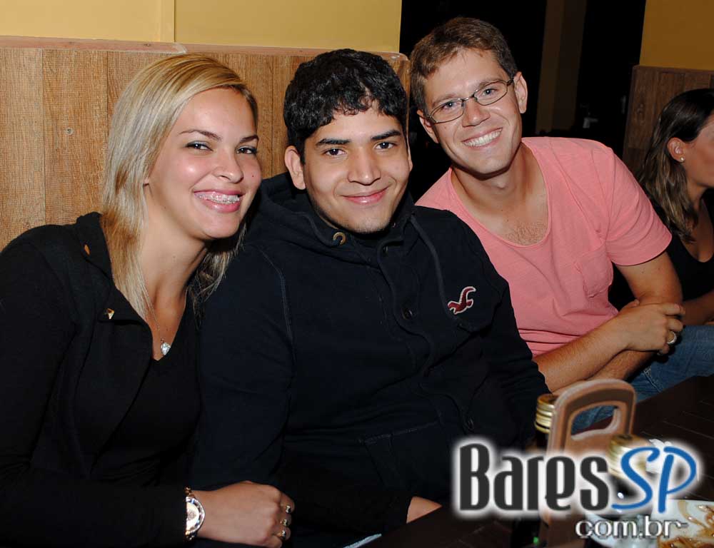 Boteco Madá ofereceu música ao vivo com atração especial na sexta Boteco Madá ofereceu música ao vivo com atração especial na sexta