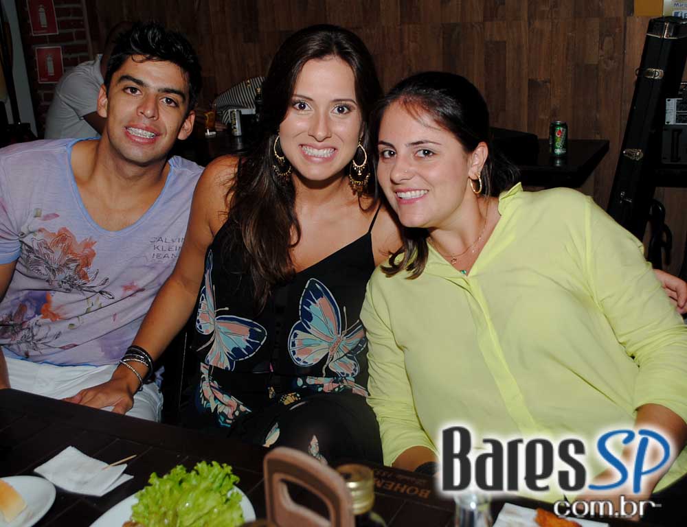 Boteco Madá ofereceu música ao vivo com atração especial na sexta Boteco Madá ofereceu música ao vivo com atração especial na sexta