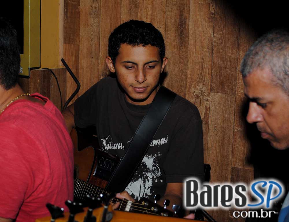 Boteco Madá ofereceu música ao vivo com atração especial na sexta Boteco Madá ofereceu música ao vivo com atração especial na sexta