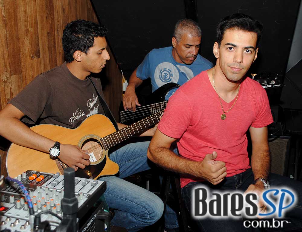 Boteco Madá ofereceu música ao vivo com atração especial na sexta Boteco Madá ofereceu música ao vivo com atração especial na sexta