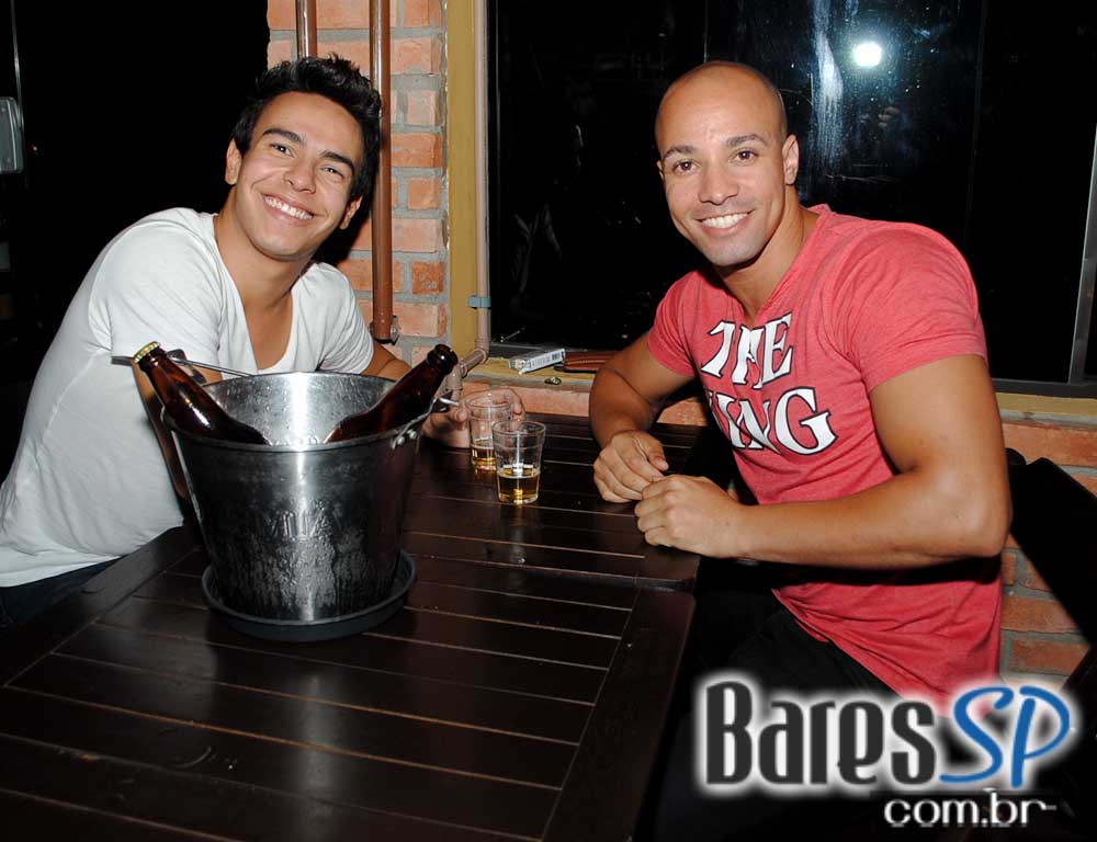 Boteco Madá ofereceu música ao vivo com atração especial na sexta Boteco Madá ofereceu música ao vivo com atração especial na sexta