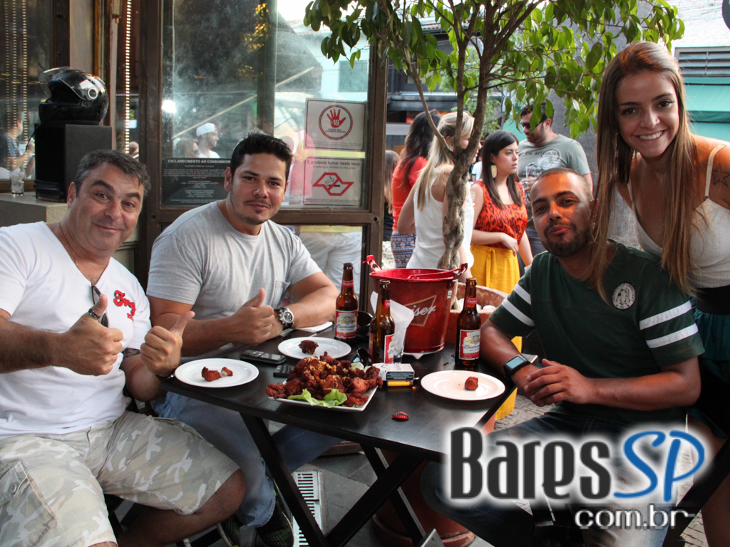 Boteco São Bento ofereceu chopp gelado no domingo, na Vila Madalena Boteco São Bento ofereceu chopp gelado no domingo, na Vila Madalena