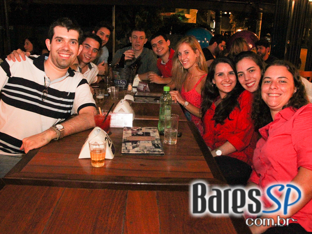 Open Bar no happy hour do Bar Seu Domingos na Vila Madalena Open Bar no happy hour do Bar Seu Domingos na Vila Madalena