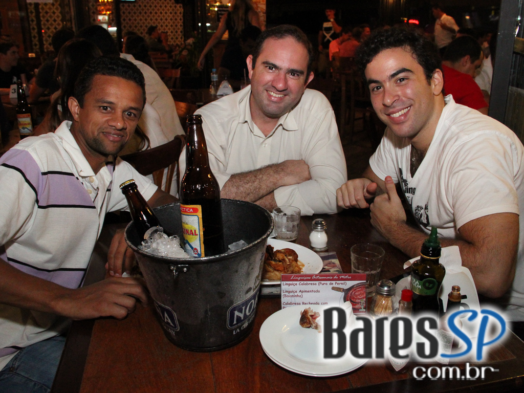 Open Bar no happy hour do Bar Seu Domingos na Vila Madalena Open Bar no happy hour do Bar Seu Domingos na Vila Madalena