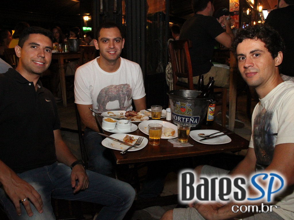Open Bar no happy hour do Bar Seu Domingos na Vila Madalena Open Bar no happy hour do Bar Seu Domingos na Vila Madalena