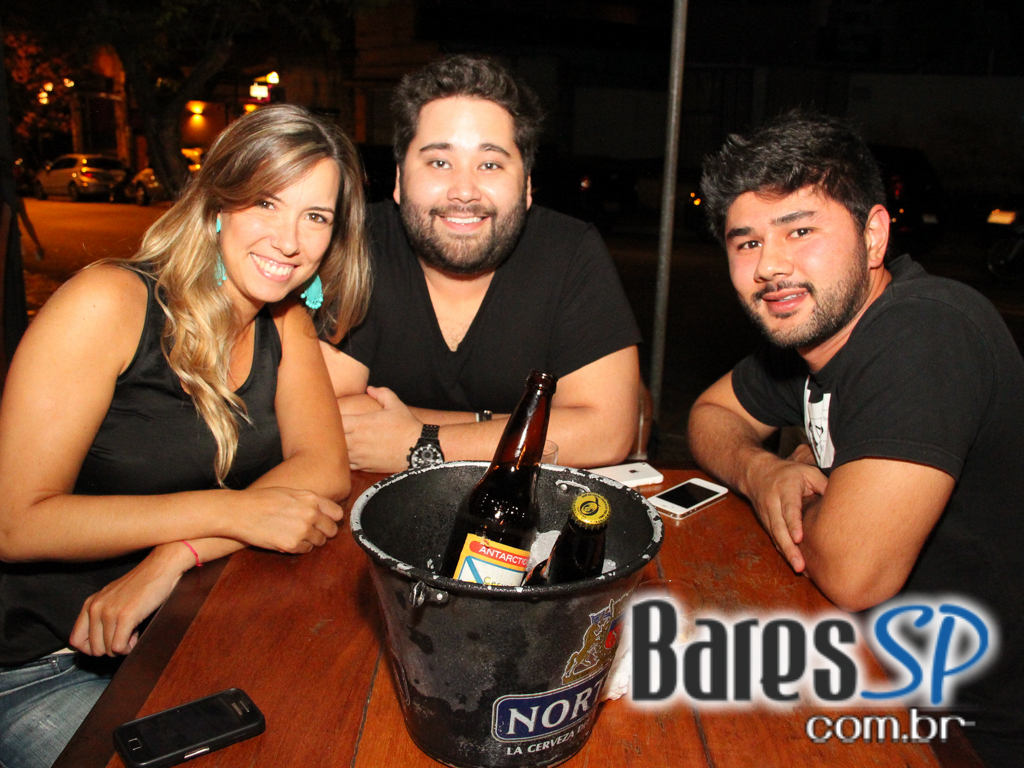Open Bar no happy hour do Bar Seu Domingos na Vila Madalena Open Bar no happy hour do Bar Seu Domingos na Vila Madalena