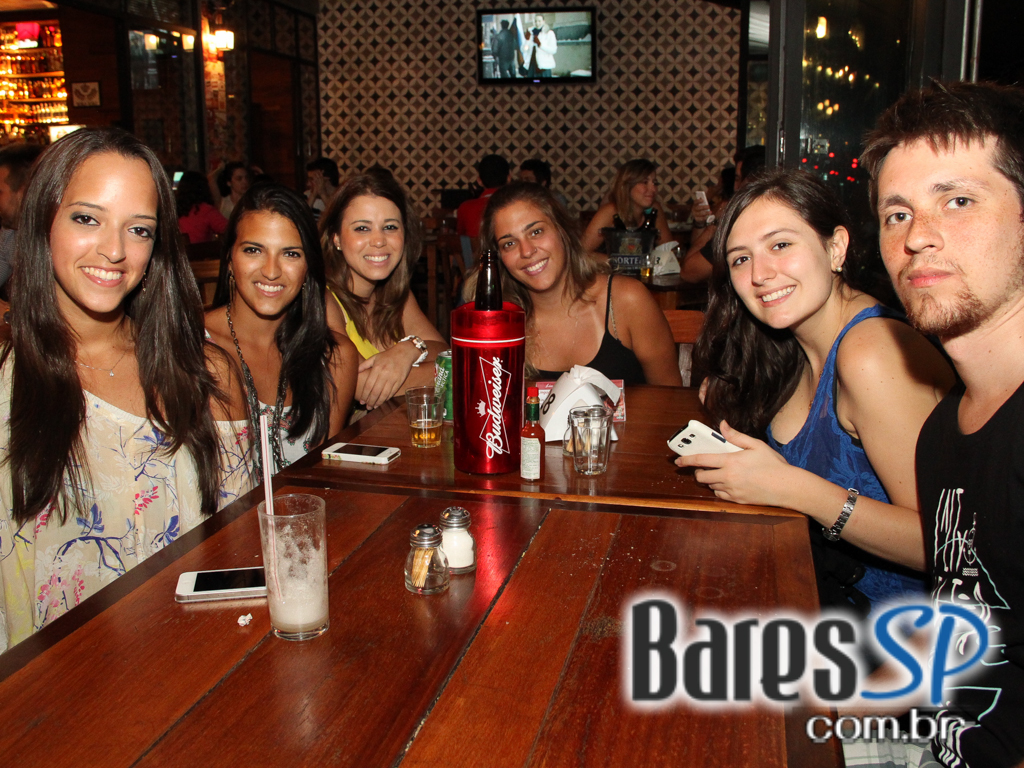 Open Bar no happy hour do Bar Seu Domingos na Vila Madalena Open Bar no happy hour do Bar Seu Domingos na Vila Madalena
