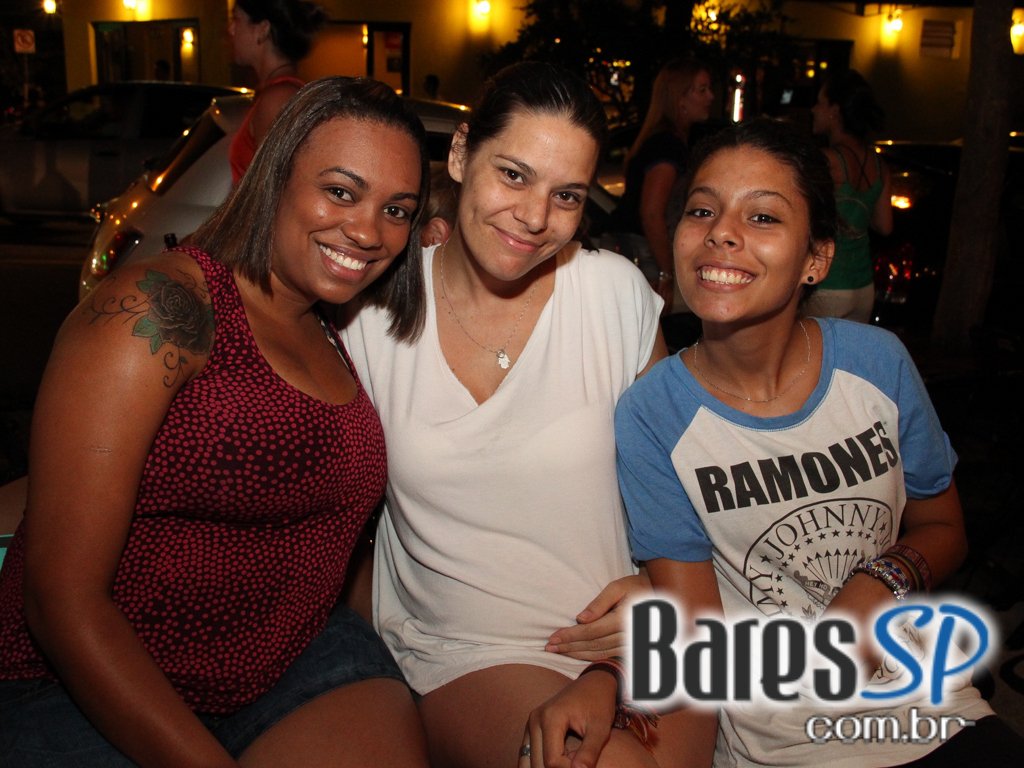 Open Bar no happy hour do Bar Seu Domingos na Vila Madalena Open Bar no happy hour do Bar Seu Domingos na Vila Madalena