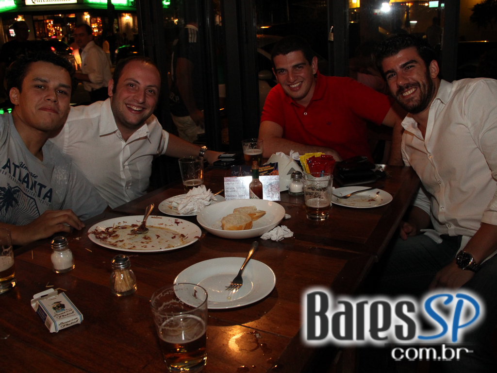 Open Bar no happy hour do Bar Seu Domingos na Vila Madalena Open Bar no happy hour do Bar Seu Domingos na Vila Madalena