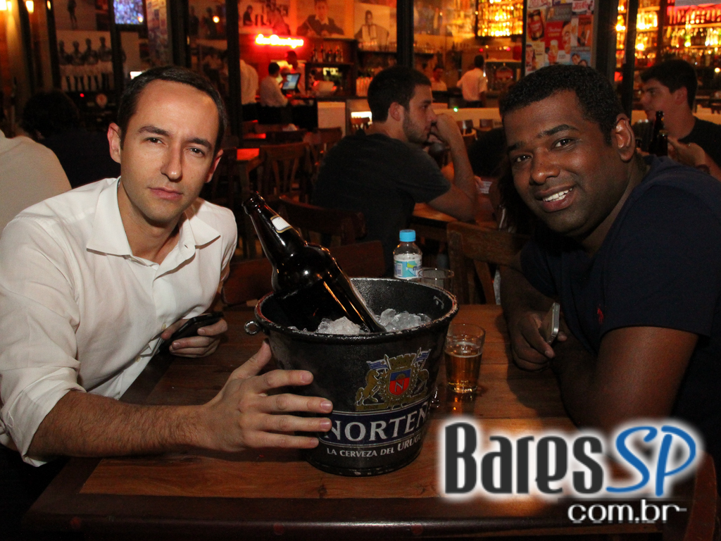 Open Bar no happy hour do Bar Seu Domingos na Vila Madalena Open Bar no happy hour do Bar Seu Domingos na Vila Madalena