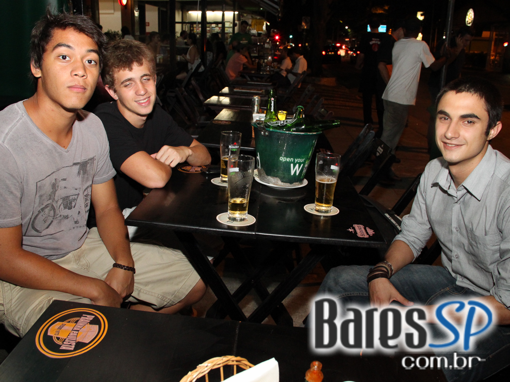 Happy Hour de segunda-feira com petiscos e cerveja é no Prainha Paulista Happy Hour de segunda-feira com petiscos e cerveja é no Prainha Paulista