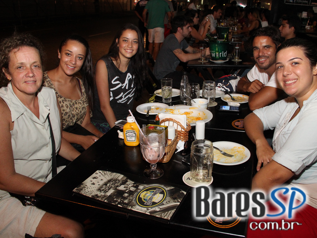 Happy Hour de segunda-feira com petiscos e cerveja é no Prainha Paulista Happy Hour de segunda-feira com petiscos e cerveja é no Prainha Paulista