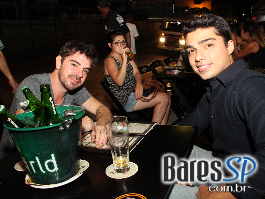 Happy Hour de segunda-feira com petiscos e cerveja é no Prainha Paulista Happy Hour de segunda-feira com petiscos e cerveja é no Prainha Paulista