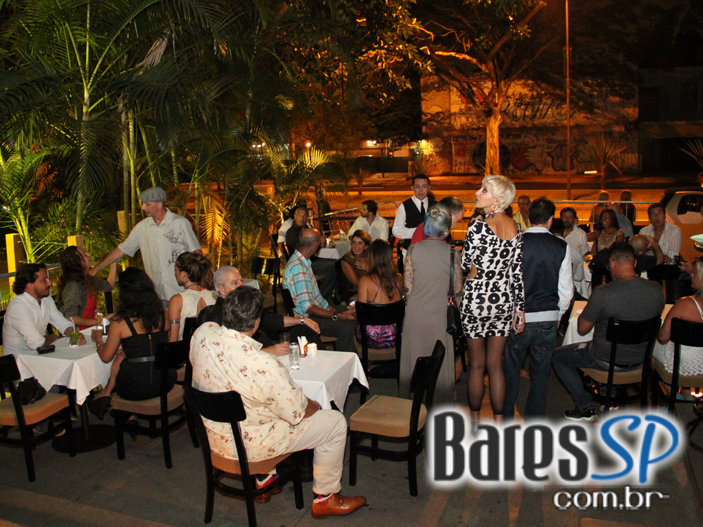 Panorama Bar inaugurou na segunda-feira no bairro de Jardim Paulista Panorama Bar inaugurou na segunda-feira no bairro de Jardim Paulista