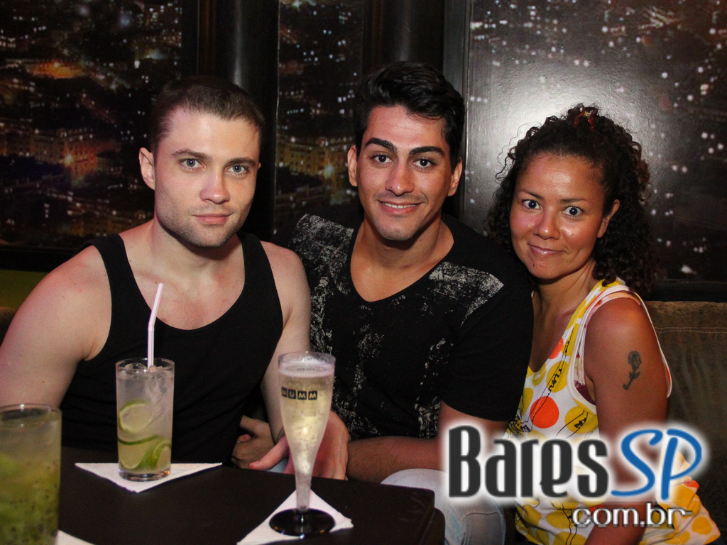 Panorama Bar inaugurou na segunda-feira no bairro de Jardim Paulista Panorama Bar inaugurou na segunda-feira no bairro de Jardim Paulista