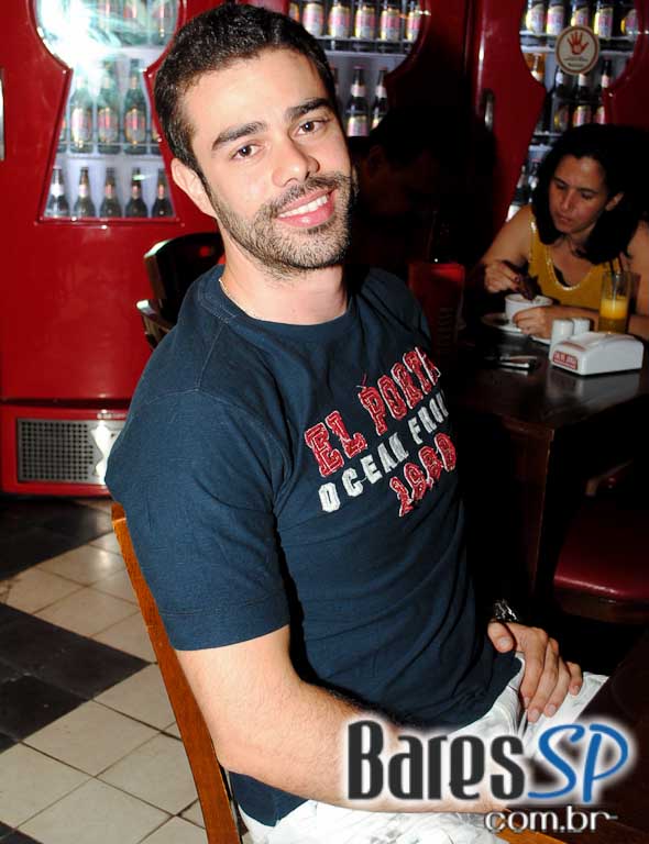 Salve Jorge Bar Itaim ofereceu Galetinho na Brasa e cervejas para o happy hour Salve Jorge Bar Itaim ofereceu Galetinho na Brasa e cervejas para o happy hour