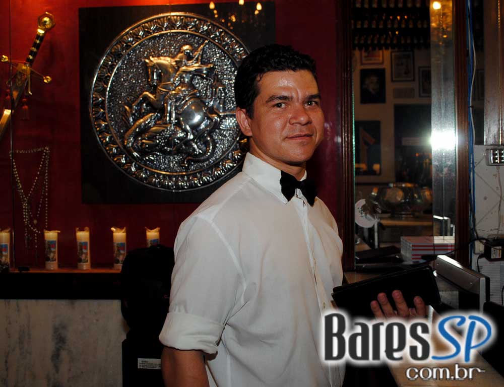 Salve Jorge Bar Itaim ofereceu Galetinho na Brasa e cervejas para o happy hour Salve Jorge Bar Itaim ofereceu Galetinho na Brasa e cervejas para o happy hour