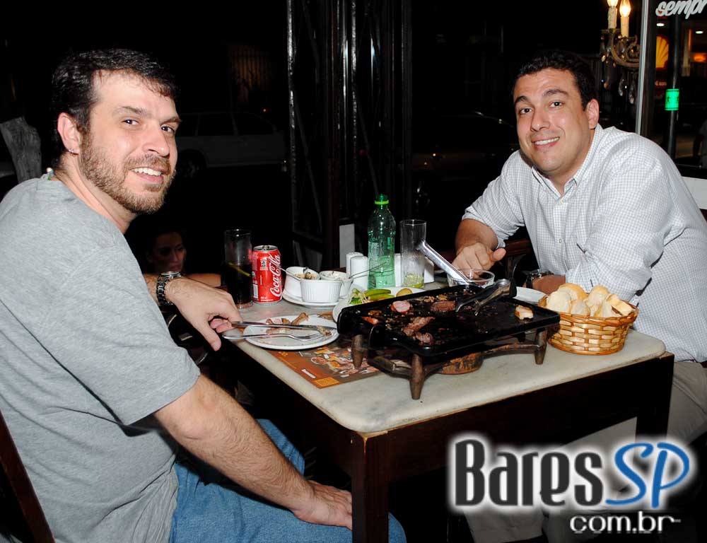 Salve Jorge Bar Itaim ofereceu Galetinho na Brasa e cervejas para o happy hour Salve Jorge Bar Itaim ofereceu Galetinho na Brasa e cervejas para o happy hour