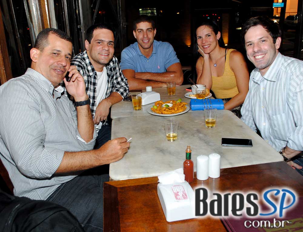Salve Jorge Bar Itaim ofereceu Galetinho na Brasa e cervejas para o happy hour Salve Jorge Bar Itaim ofereceu Galetinho na Brasa e cervejas para o happy hour