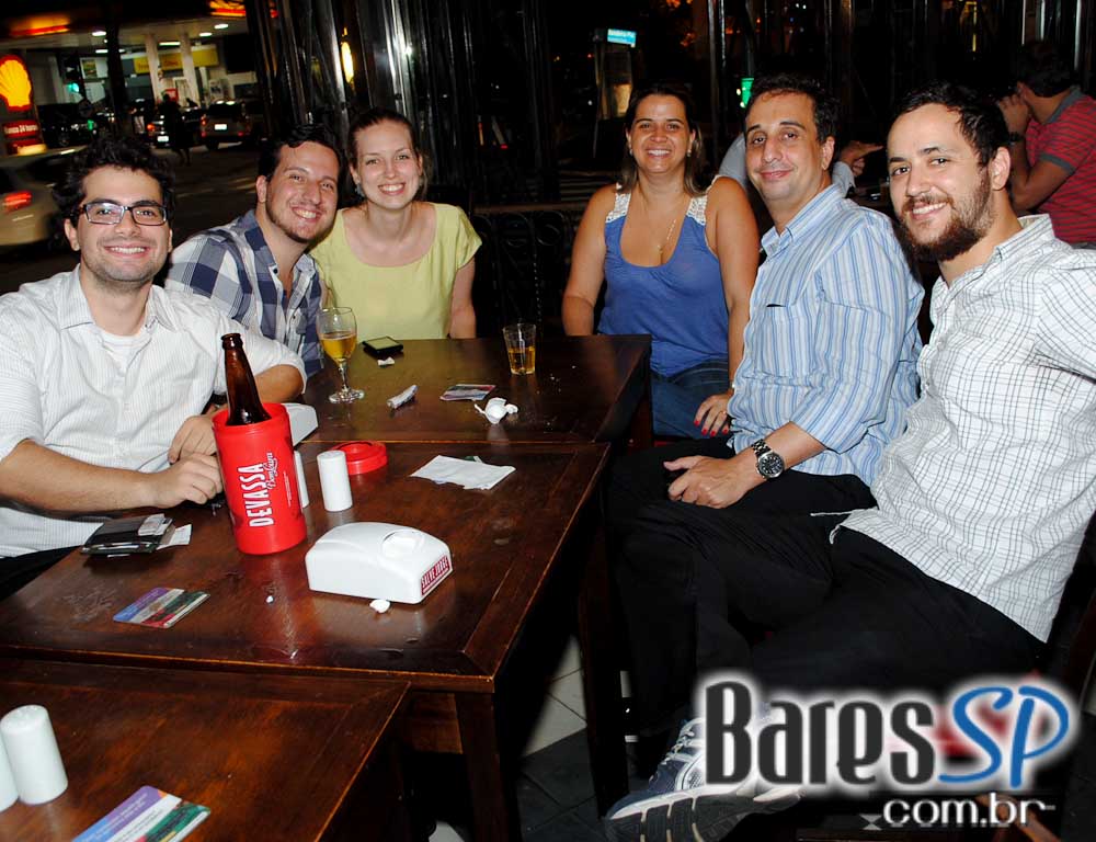 Salve Jorge Bar Itaim ofereceu Galetinho na Brasa e cervejas para o happy hour Salve Jorge Bar Itaim ofereceu Galetinho na Brasa e cervejas para o happy hour