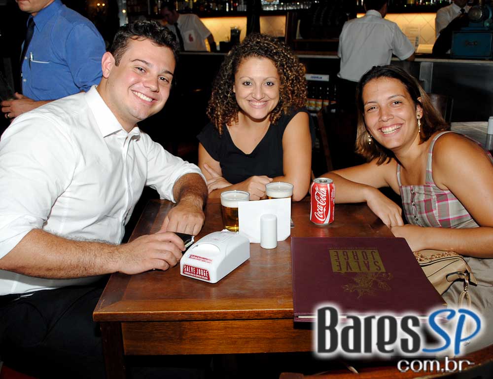 Salve Jorge Bar Itaim ofereceu Galetinho na Brasa e cervejas para o happy hour Salve Jorge Bar Itaim ofereceu Galetinho na Brasa e cervejas para o happy hour