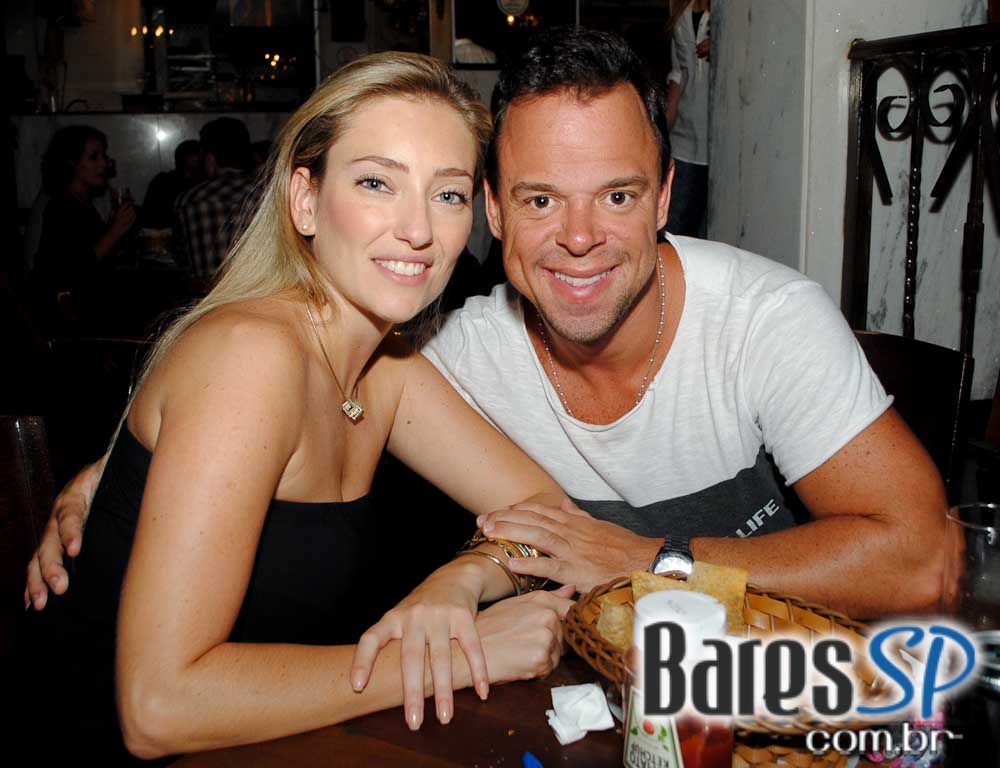 Salve Jorge Bar Itaim ofereceu Galetinho na Brasa e cervejas para o happy hour Salve Jorge Bar Itaim ofereceu Galetinho na Brasa e cervejas para o happy hour