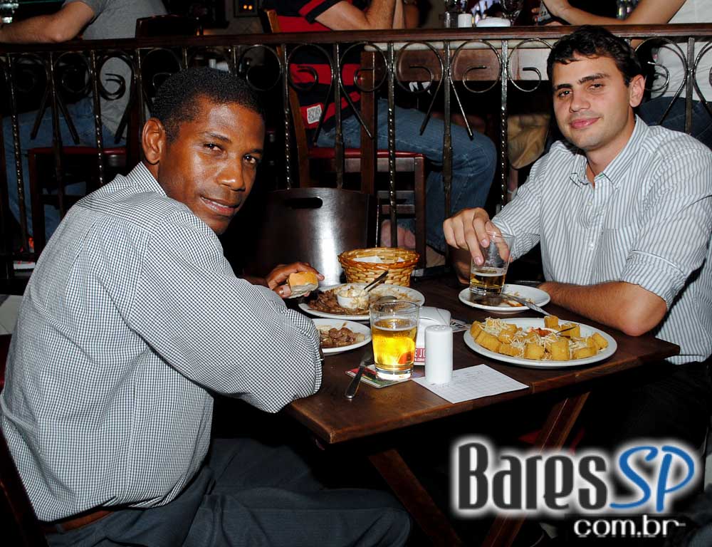 Salve Jorge Bar Itaim ofereceu Galetinho na Brasa e cervejas para o happy hour Salve Jorge Bar Itaim ofereceu Galetinho na Brasa e cervejas para o happy hour