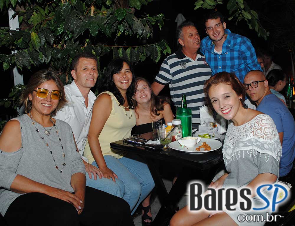 Vila Moema apresentou ambiente descontraído com DJs residentes Vila Moema apresentou ambiente descontraído com DJs residentes