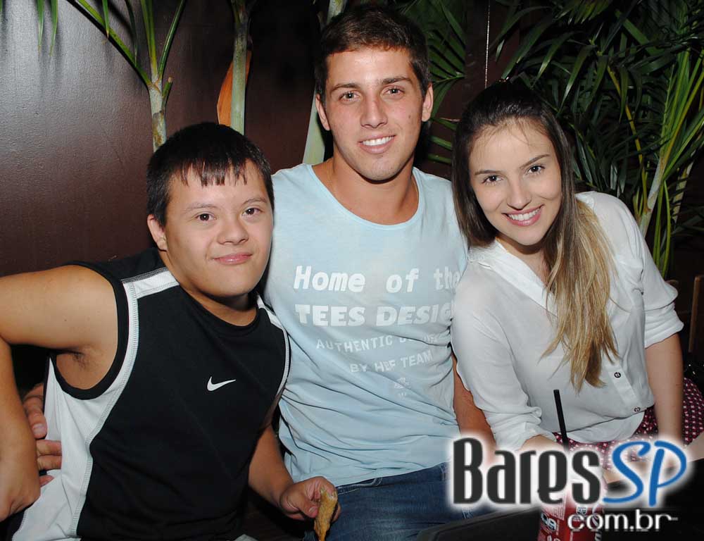 Vila Moema apresentou ambiente descontraído com DJs residentes Vila Moema apresentou ambiente descontraído com DJs residentes