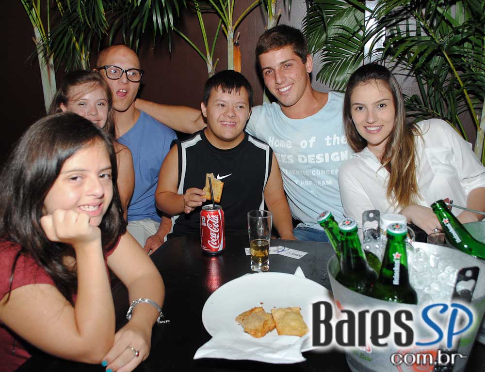 Vila Moema apresentou ambiente descontraído com DJs residentes Vila Moema apresentou ambiente descontraído com DJs residentes