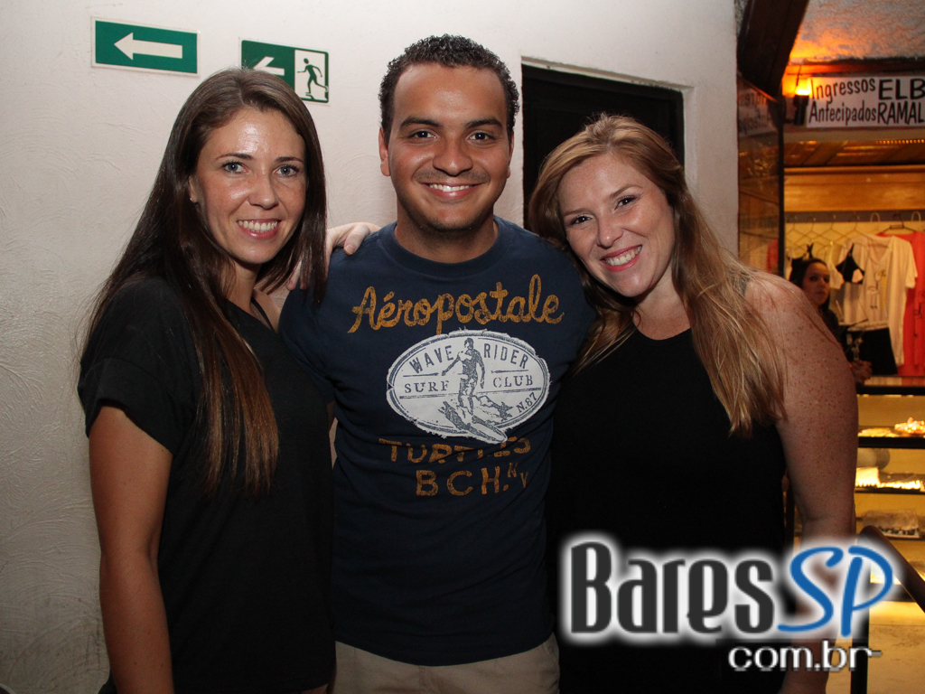 Elba Ramalho se apresentou no palco do Canto da Ema e homenageou Dominguinhos Elba Ramalho se apresentou no palco do Canto da Ema e homenageou Dominguinhos