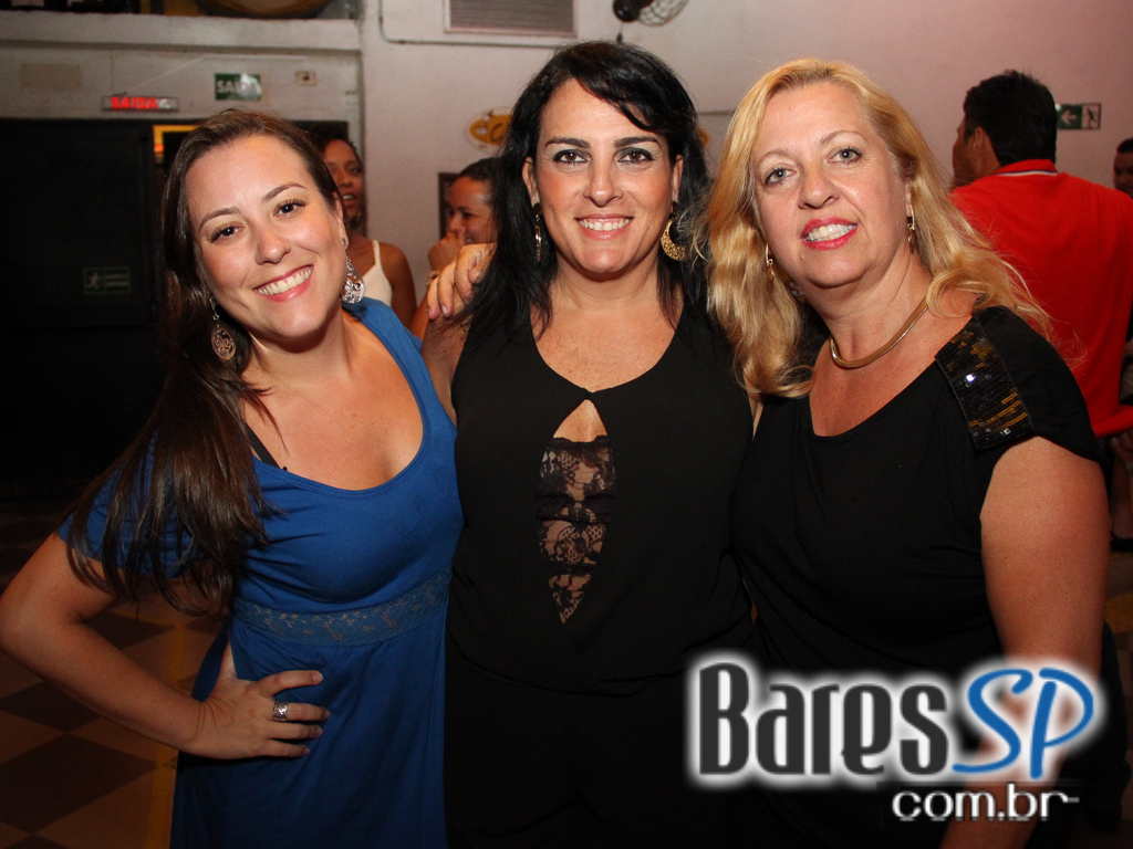 Elba Ramalho se apresentou no palco do Canto da Ema e homenageou Dominguinhos Elba Ramalho se apresentou no palco do Canto da Ema e homenageou Dominguinhos