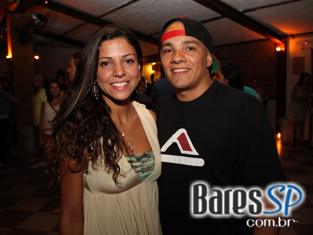 Elba Ramalho se apresentou no palco do Canto da Ema e homenageou Dominguinhos Elba Ramalho se apresentou no palco do Canto da Ema e homenageou Dominguinhos