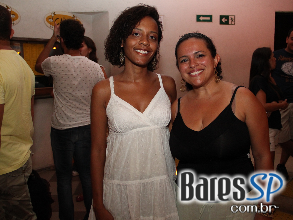 Elba Ramalho se apresentou no palco do Canto da Ema e homenageou Dominguinhos Elba Ramalho se apresentou no palco do Canto da Ema e homenageou Dominguinhos