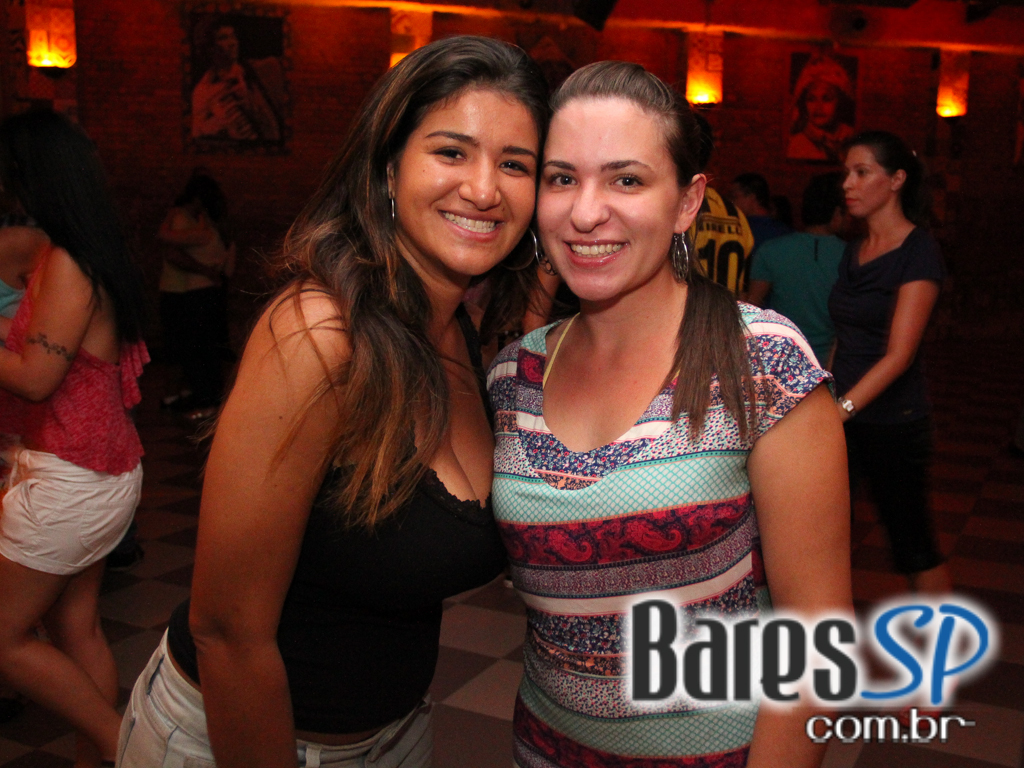 Elba Ramalho se apresentou no palco do Canto da Ema e homenageou Dominguinhos Elba Ramalho se apresentou no palco do Canto da Ema e homenageou Dominguinhos