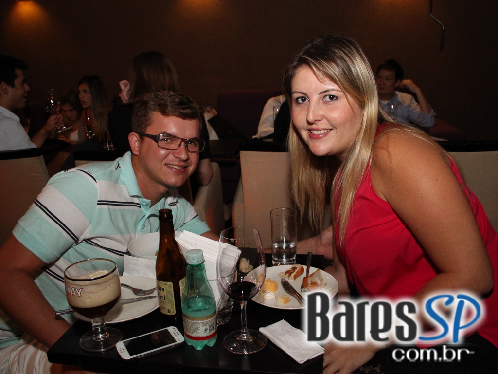 Bardega Wine Bar ofereceu Double de Vinhos na noite desta quinta-feira Bardega Wine Bar ofereceu Double de Vinhos na noite desta quinta-feira