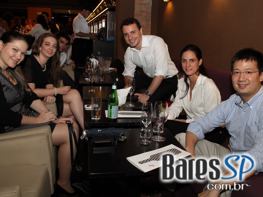 Bardega Wine Bar ofereceu Double de Vinhos na noite desta quinta-feira Bardega Wine Bar ofereceu Double de Vinhos na noite desta quinta-feira