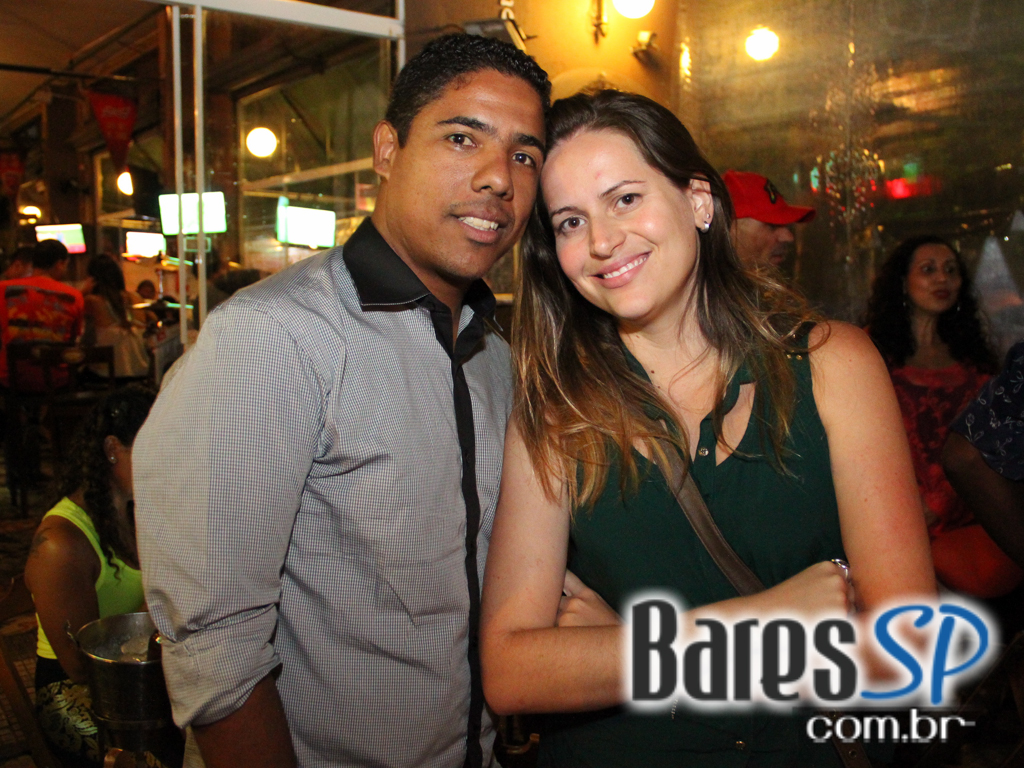 Bar do Arnesto ofereceu samba de roda e mix de músicas na sexta-feira Bar do Arnesto ofereceu samba de roda e mix de músicas na sexta-feira