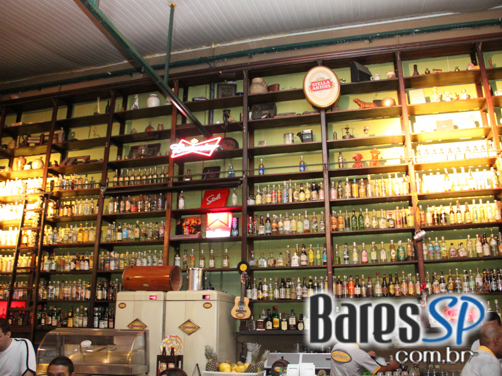 Bar do Arnesto ofereceu samba de roda e mix de músicas na sexta-feira Bar do Arnesto ofereceu samba de roda e mix de músicas na sexta-feira