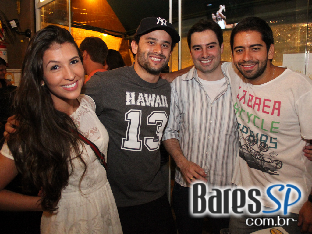 Bar do Arnesto ofereceu samba de roda e mix de músicas na sexta-feira Bar do Arnesto ofereceu samba de roda e mix de músicas na sexta-feira