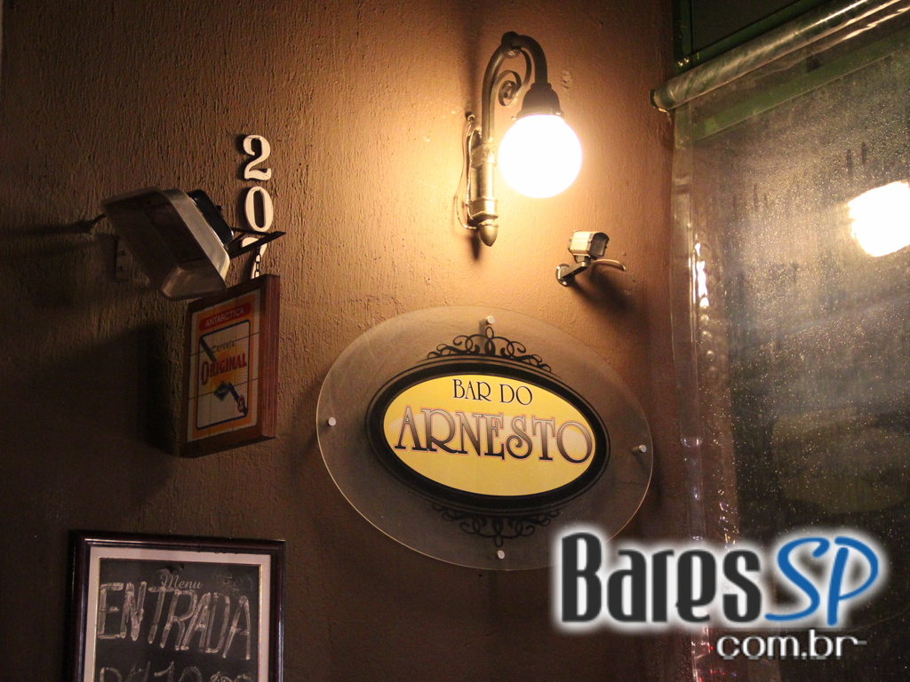 Bar do Arnesto ofereceu samba de roda e mix de músicas na sexta-feira Bar do Arnesto ofereceu samba de roda e mix de músicas na sexta-feira