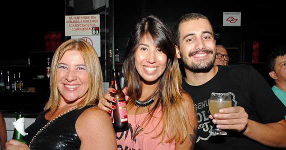 Sábado foi dia de Mega Festa Anos 80 que animou a noite da Autobahn