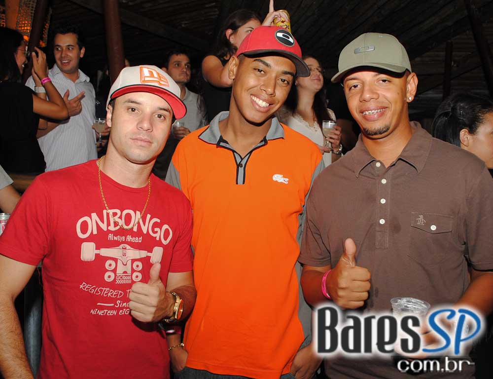 Péricles estreou happy hour Jun Daiti com show no Santa Aldeia Péricles estreou happy hour Jun Daiti com show no Santa Aldeia