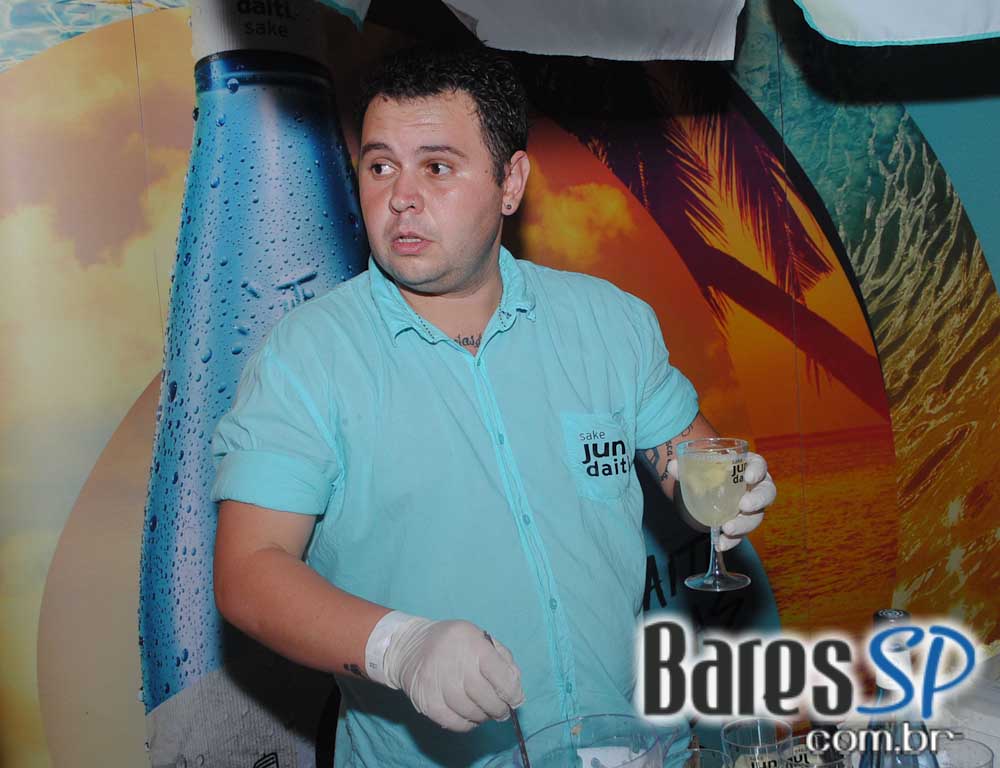 Péricles estreou happy hour Jun Daiti com show no Santa Aldeia Péricles estreou happy hour Jun Daiti com show no Santa Aldeia