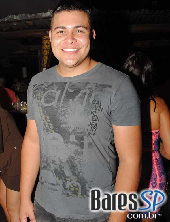 Péricles estreou happy hour Jun Daiti com show no Santa Aldeia Péricles estreou happy hour Jun Daiti com show no Santa Aldeia