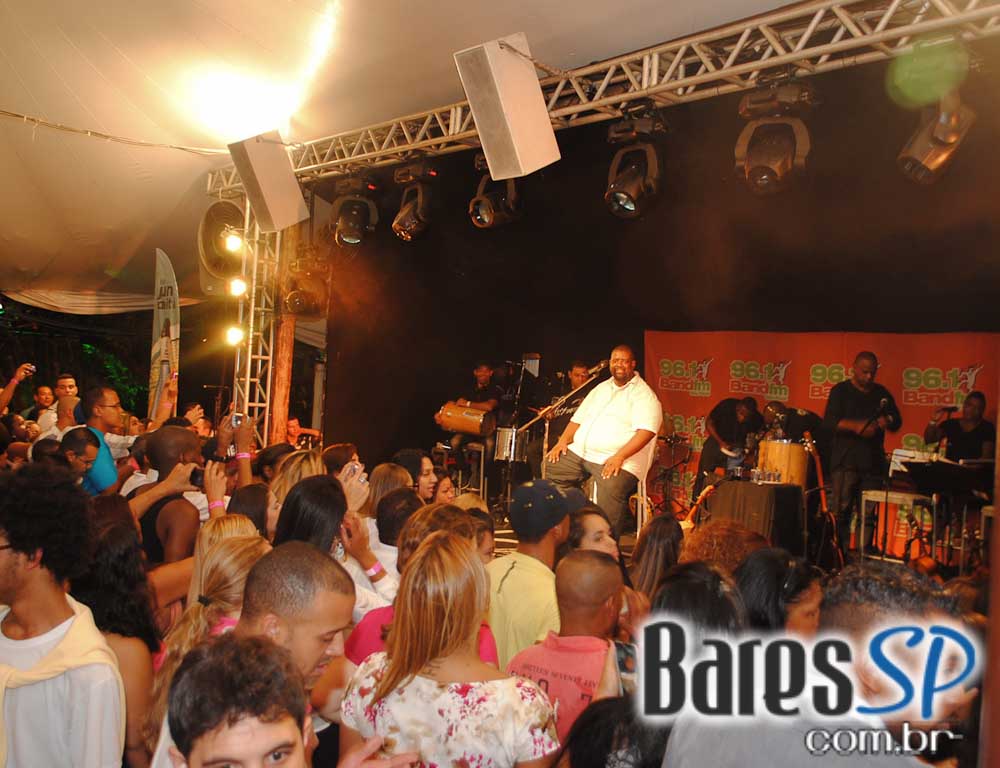 Péricles estreou happy hour Jun Daiti com show no Santa Aldeia Péricles estreou happy hour Jun Daiti com show no Santa Aldeia