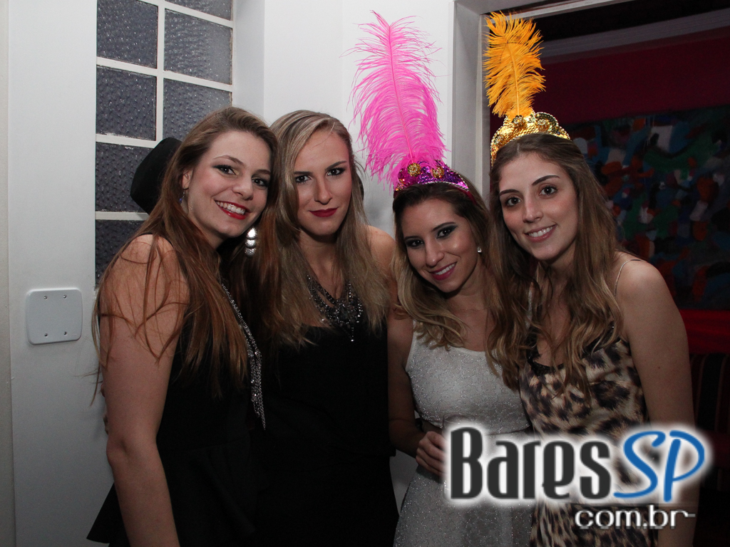 Vila Moema apresentou ambiente descontraído com DJs residentes Vila Moema apresentou ambiente descontraído com DJs residentes